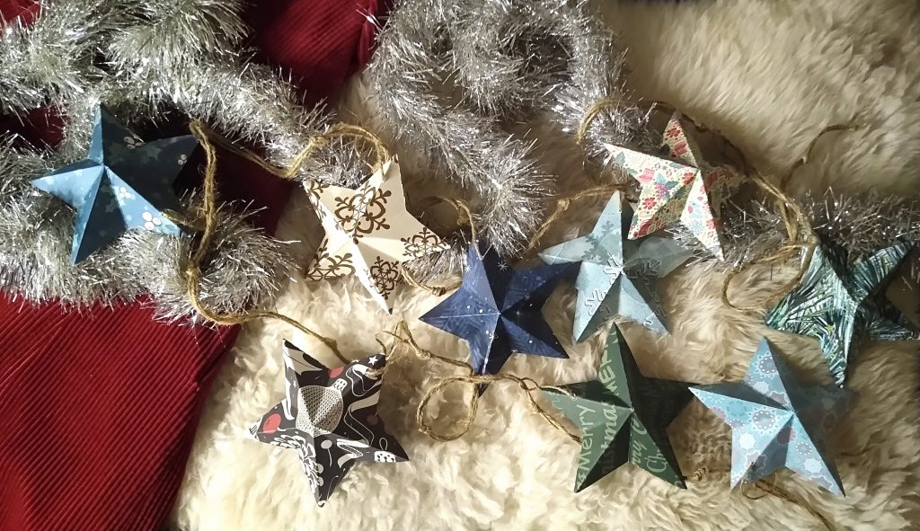 Eco friendly christmas star garland decorations